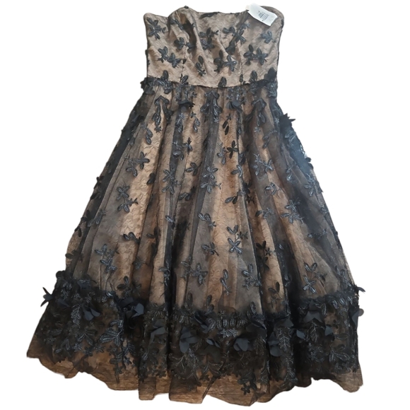 Dress The Population Lace Floral 3D Appliqué Strapless Cocktail Midi Black Dress - Picture 5 of 13